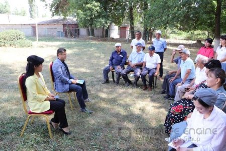 Жалғас Мұртаза Қарасаз ауылдық округінің ардагерлерімен кездесті.