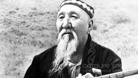 Кенен атаның әнін тыңдадым